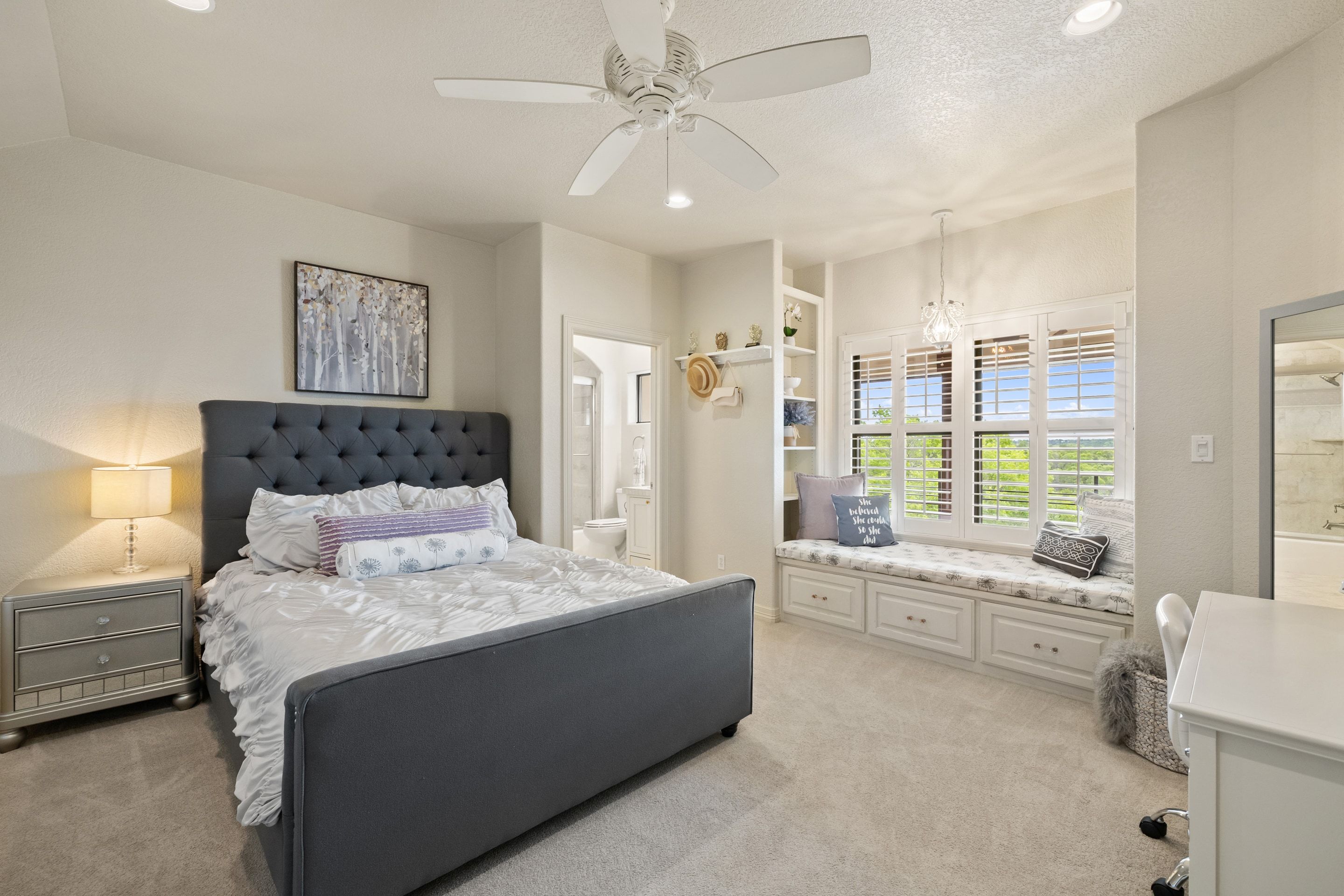 Secondary bedroom suite at Lakehaven with an ensuite bath